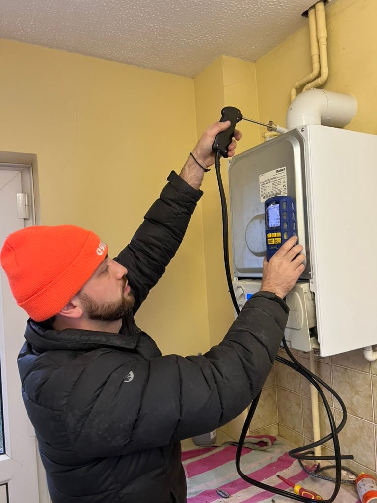 Checking combustion on a boiler service with a flue gas analyser